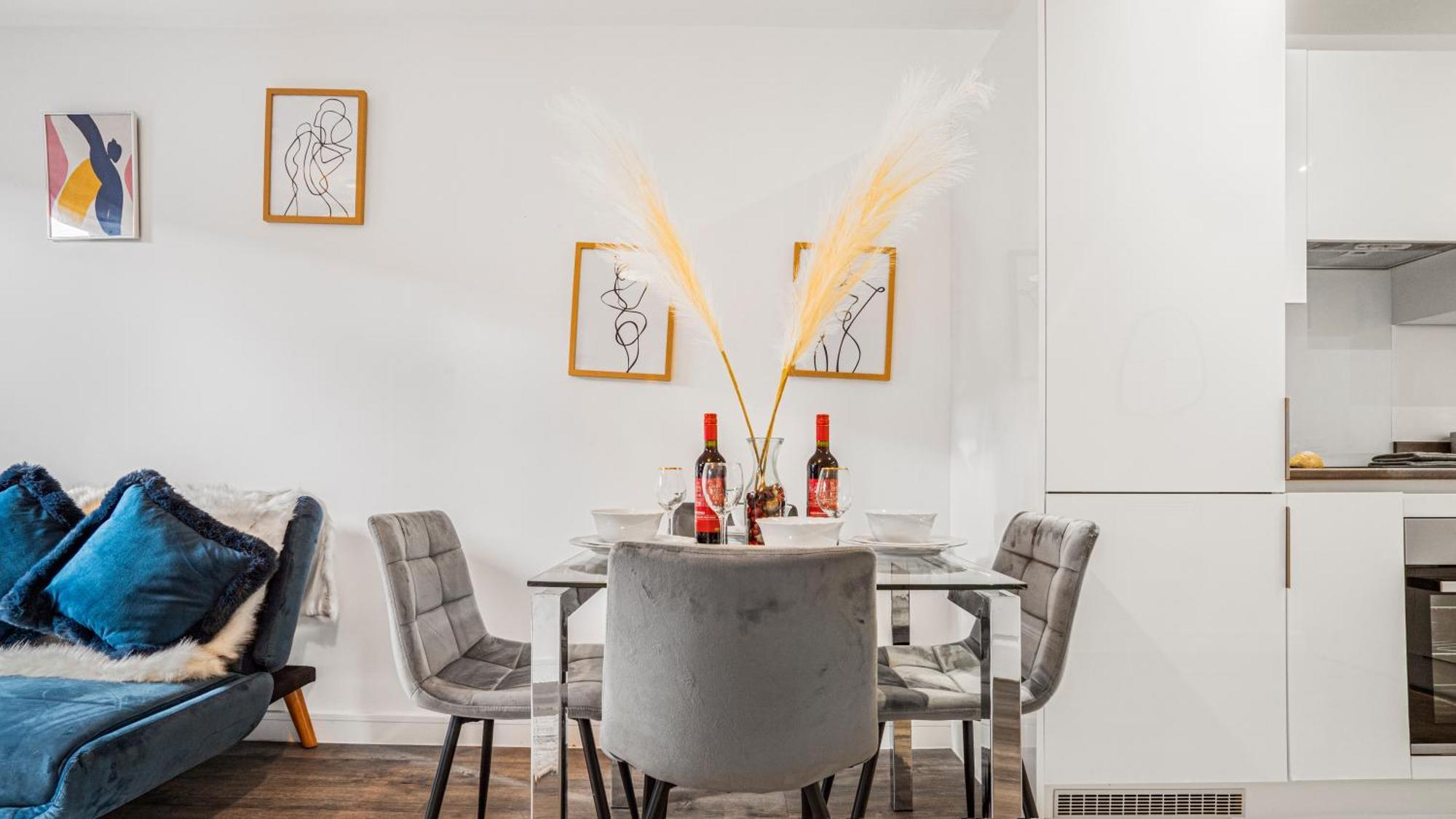 Oceanic Bliss: 2 Bed 2 Bath + Free Park + Netflix Apartment Birmingham Ngoại thất bức ảnh