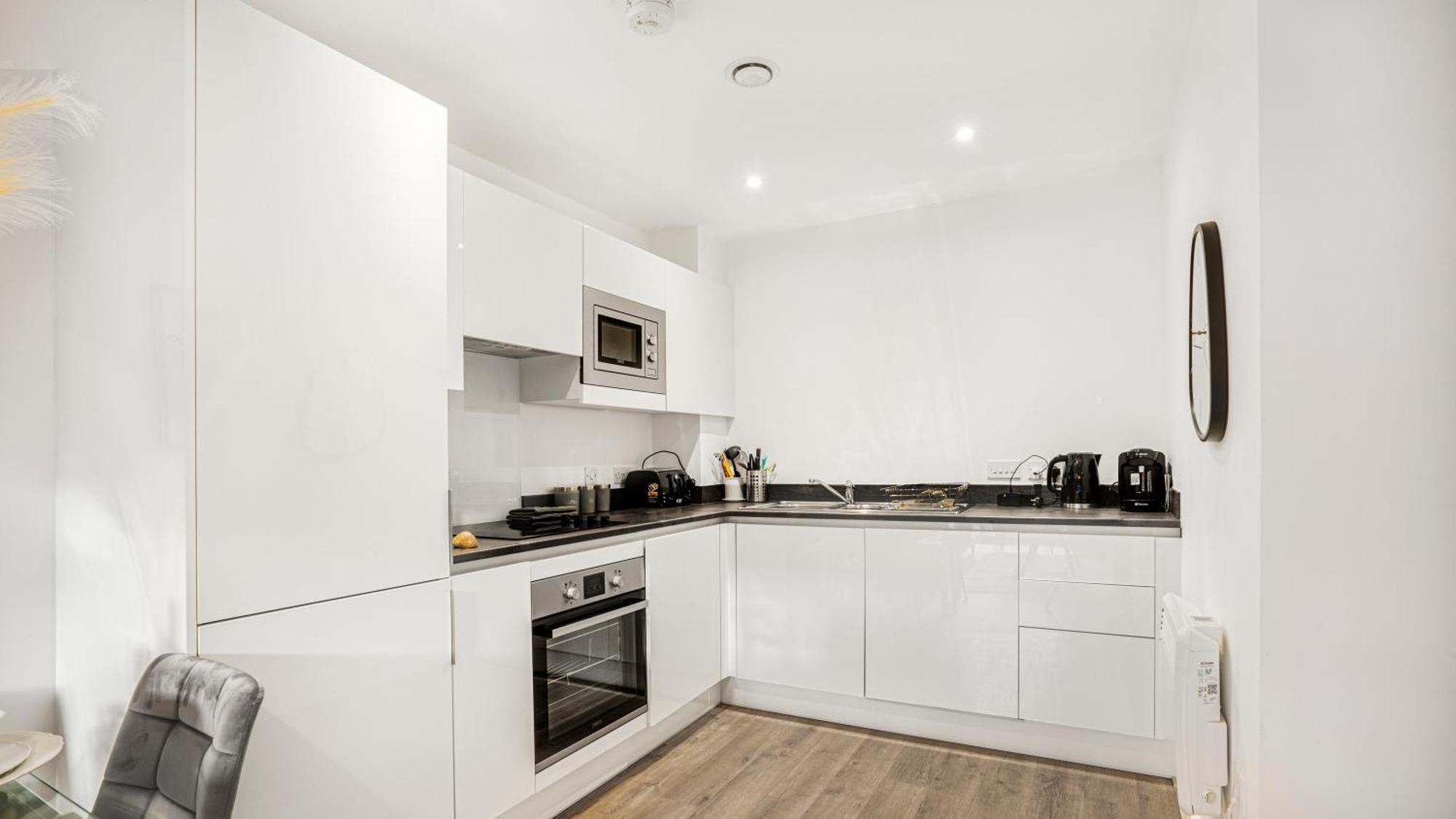 Oceanic Bliss: 2 Bed 2 Bath + Free Park + Netflix Apartment Birmingham Ngoại thất bức ảnh