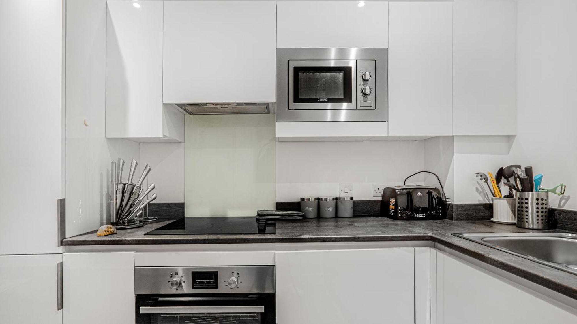 Oceanic Bliss: 2 Bed 2 Bath + Free Park + Netflix Apartment Birmingham Ngoại thất bức ảnh