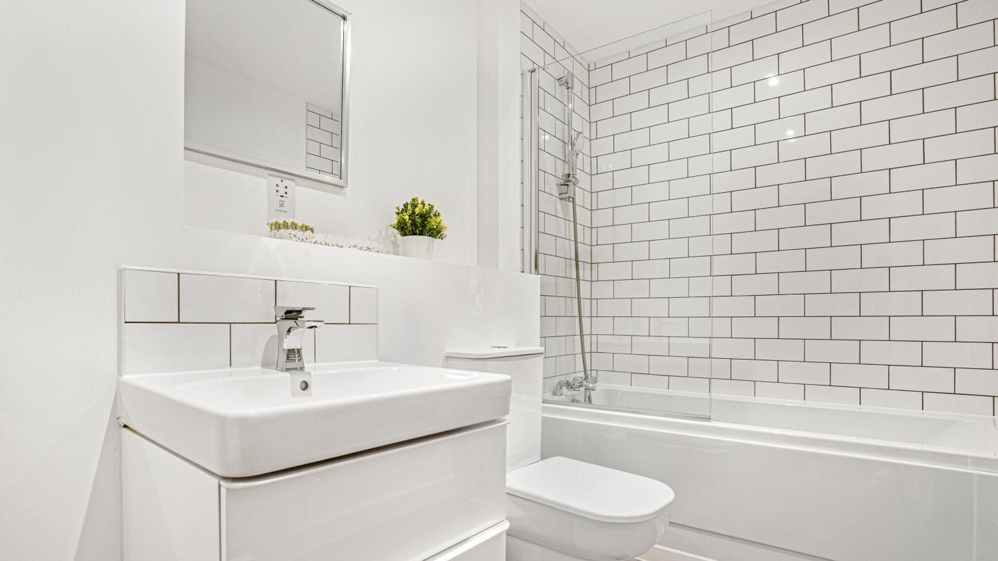 Oceanic Bliss: 2 Bed 2 Bath + Free Park + Netflix Apartment Birmingham Ngoại thất bức ảnh